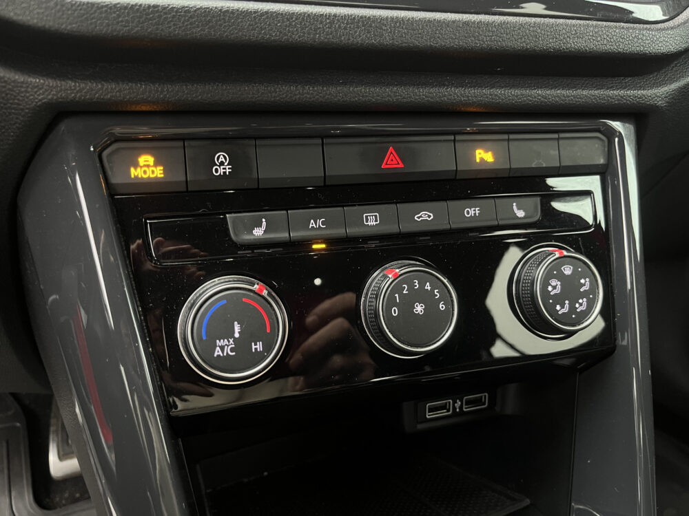 Volkswagen T-Roc 1.0 TSI Sport // ADAPT. CRUISE // DODEHOEK // NAVI // APPLE-ANDROID AUTO // PDC V+A // 23