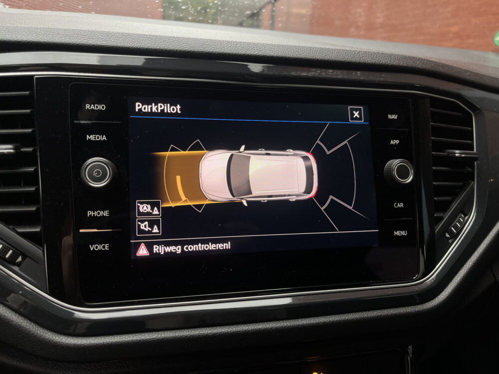 Volkswagen T-Roc 1.0 TSI Sport // ADAPT. CRUISE // DODEHOEK // NAVI // APPLE-ANDROID AUTO // PDC V+A // 26