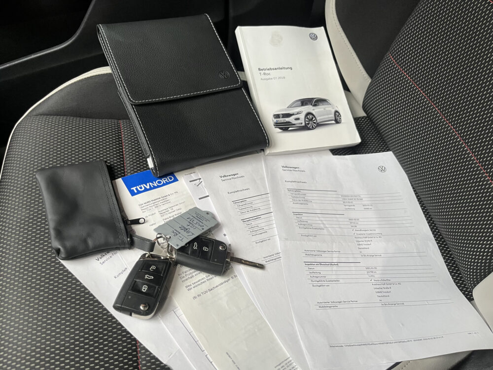 Volkswagen T-Roc 1.0 TSI Sport // ADAPT. CRUISE // DODEHOEK // NAVI // APPLE-ANDROID AUTO // PDC V+A // 30