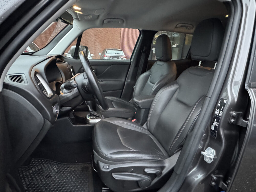 Jeep Renegade 1.3T DDCT Limited // TREKHAAK // NAVI // CLIMA // ADAPTIVE CRUISE // LEDER // KEY LESS ENTRY // 8