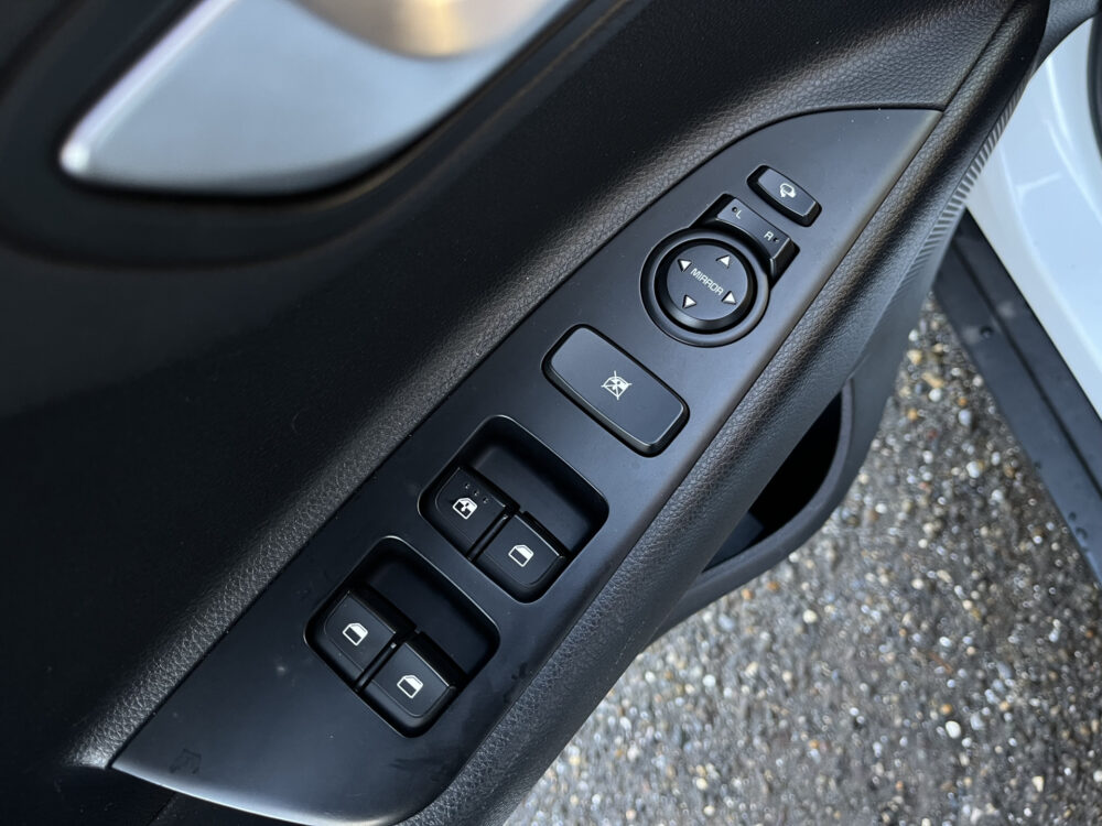 Kia Stonic 1.0 T-GDi DynamicPlusLine // NAVI // APPLE-ANDROID AUTO // CLIMA // DAB // STUUR+STOELVERWARMING // 15