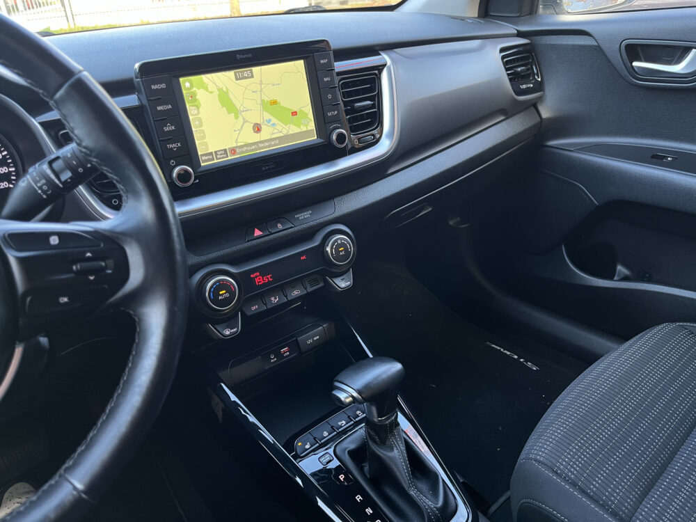 Kia Stonic 1.0 T-GDi DynamicPlusLine // NAVI // APPLE-ANDROID AUTO // CLIMA // DAB // STUUR+STOELVERWARMING // 21