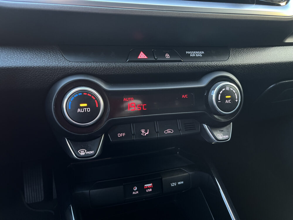 Kia Stonic 1.0 T-GDi DynamicPlusLine // NAVI // APPLE-ANDROID AUTO // CLIMA // DAB // STUUR+STOELVERWARMING // 24