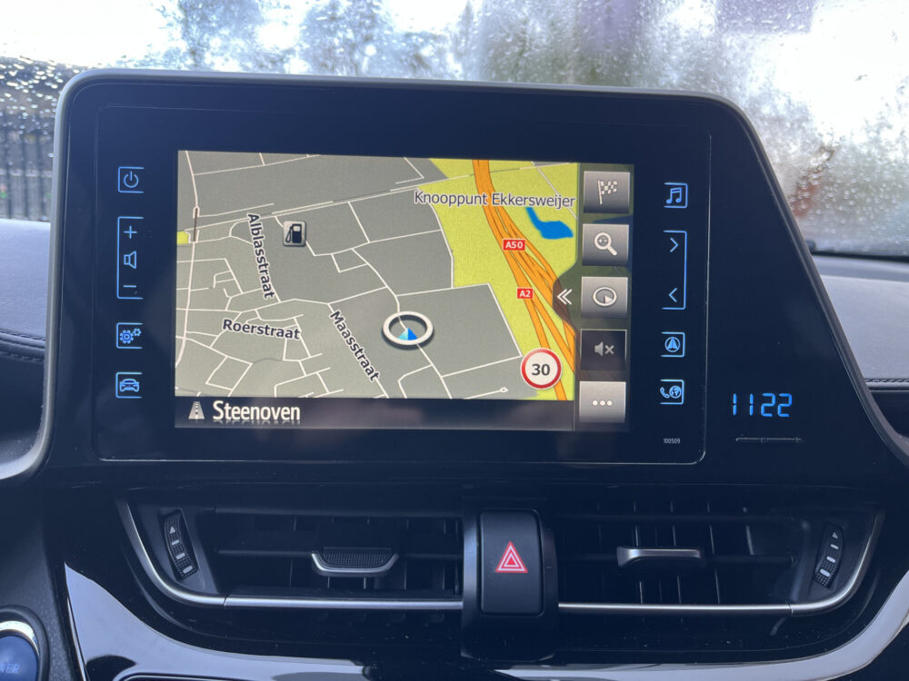 Toyota C-HR 1.8 Hybrid Executive // LED KOPLAMPEN // NAVI // CAMERA // ADAPTIVE CRUISE // STOEL + STUUR VERWARMING // 15