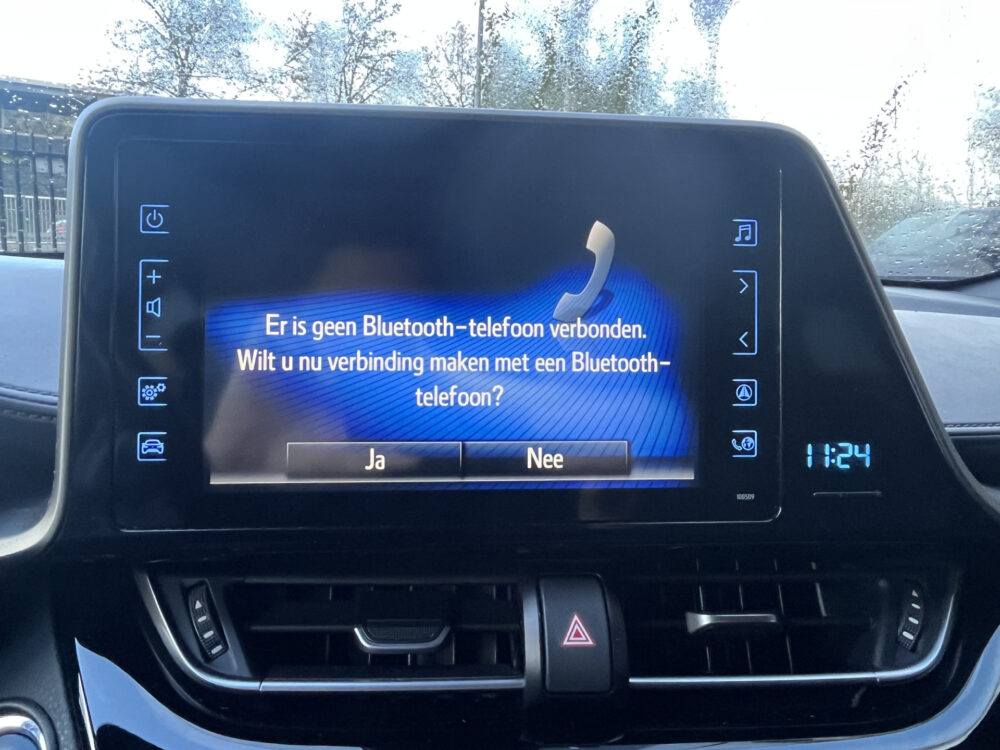 Toyota C-HR 1.8 Hybrid Executive // LED KOPLAMPEN // NAVI // CAMERA // ADAPTIVE CRUISE // STOEL + STUUR VERWARMING // 17