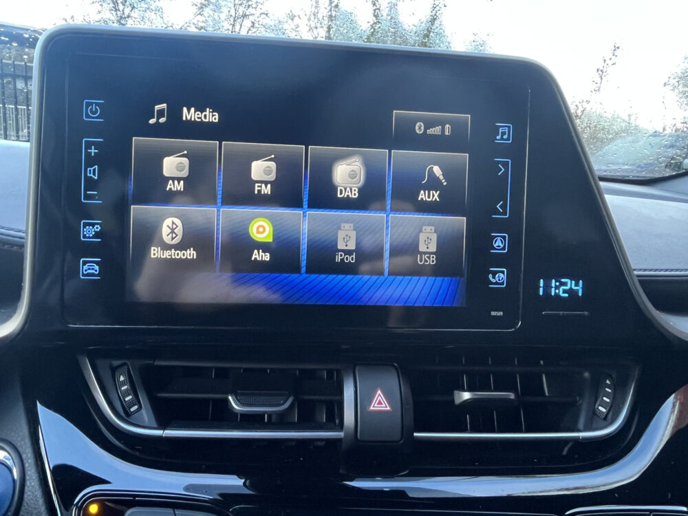 Toyota C-HR 1.8 Hybrid Executive // LED KOPLAMPEN // NAVI // CAMERA // ADAPTIVE CRUISE // STOEL + STUUR VERWARMING // 18