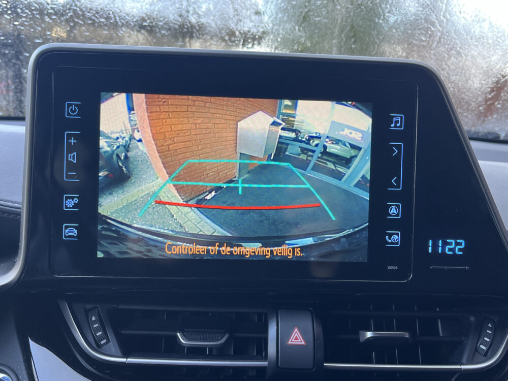 Toyota C-HR 1.8 Hybrid Executive // LED KOPLAMPEN // NAVI // CAMERA // ADAPTIVE CRUISE // STOEL + STUUR VERWARMING // 19