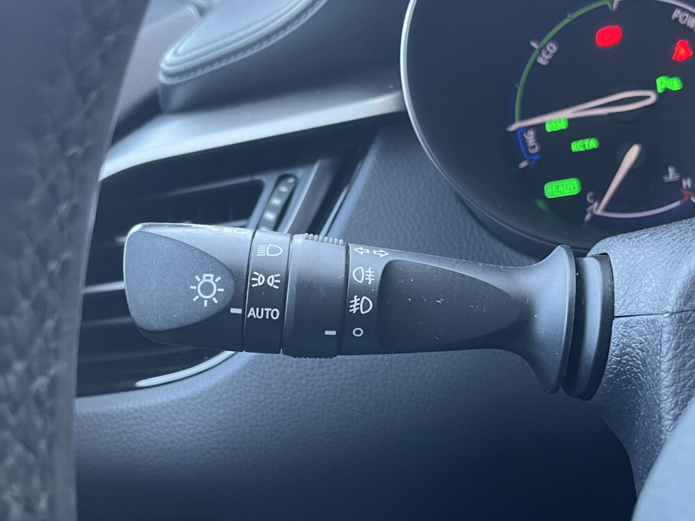 Toyota C-HR 1.8 Hybrid Executive // LED KOPLAMPEN // NAVI // CAMERA // ADAPTIVE CRUISE // STOEL + STUUR VERWARMING // 24