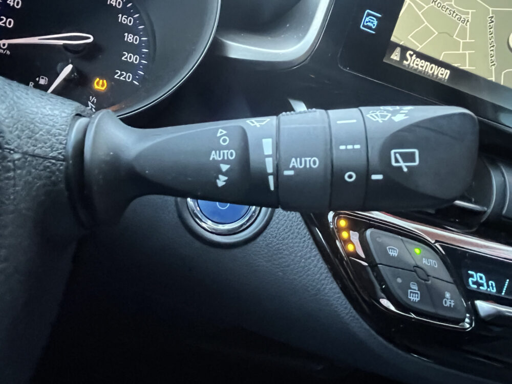 Toyota C-HR 1.8 Hybrid Executive // LED KOPLAMPEN // NAVI // CAMERA // ADAPTIVE CRUISE // STOEL + STUUR VERWARMING // 25