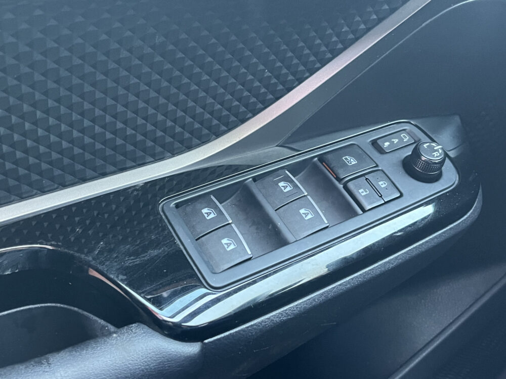 Toyota C-HR 1.8 Hybrid Executive // LED KOPLAMPEN // NAVI // CAMERA // ADAPTIVE CRUISE // STOEL + STUUR VERWARMING // 28