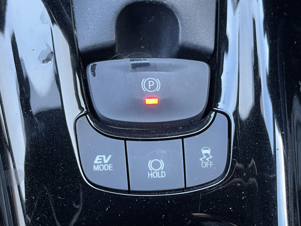 Toyota C-HR 1.8 Hybrid Executive // LED KOPLAMPEN // NAVI // CAMERA // ADAPTIVE CRUISE // STOEL + STUUR VERWARMING // 30