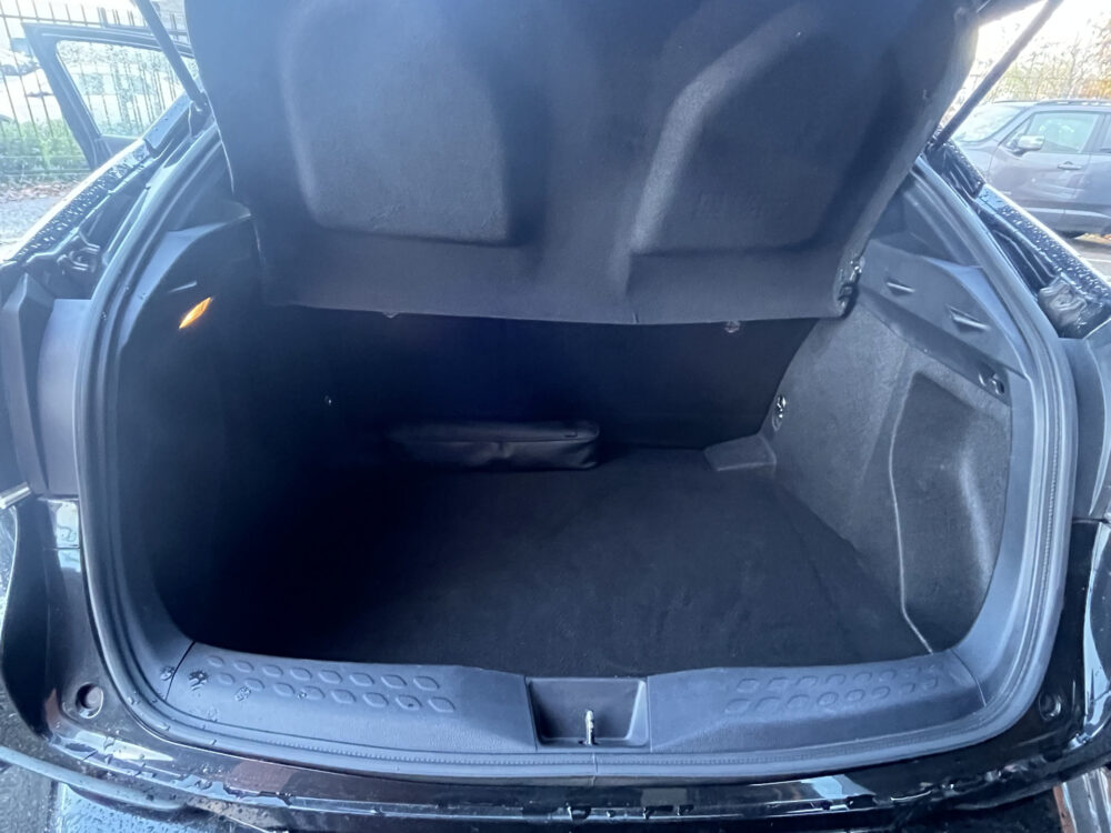 Toyota C-HR 1.8 Hybrid Executive // LED KOPLAMPEN // NAVI // CAMERA // ADAPTIVE CRUISE // STOEL + STUUR VERWARMING // 33