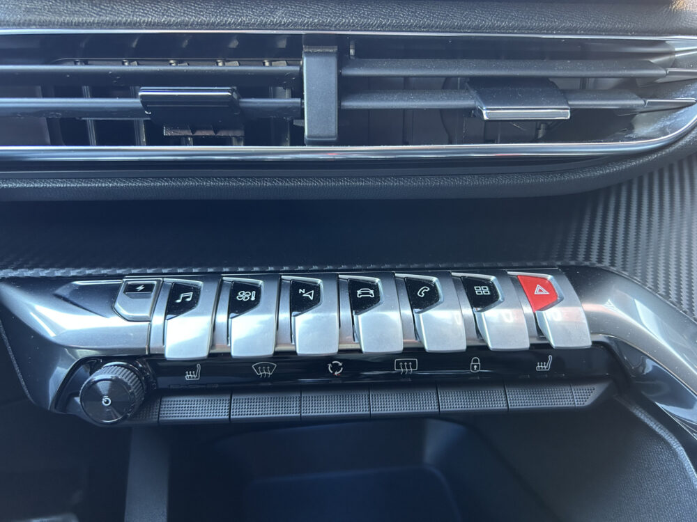 Peugeot 3008 1.6 HYbrid 225 Allure 1e EIGENAAR!! // LED // NAVI + CARPLAY // DODEHOEK DETECTIE // KEYLESS // CAMERA // TREKHAAK!! 19