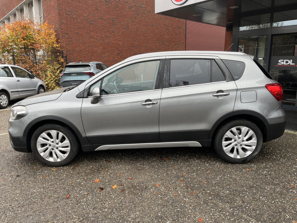 Suzuki S-Cross 1.0 Boosterjet Select // LED // KEYLESS // CAMERA+SENSOREN // CRUISE // NAVI+CARPLAY // STOELVERWARMING // 2