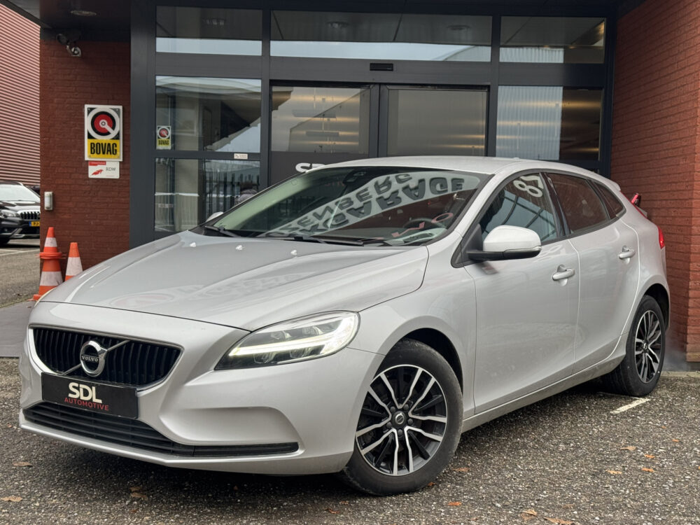 Volvo V40 2.0 T2 Momentum // NAVI // PDC // CLIMA // CRUISE // LED KOPLAMPEN // BLUETOOTH // 1