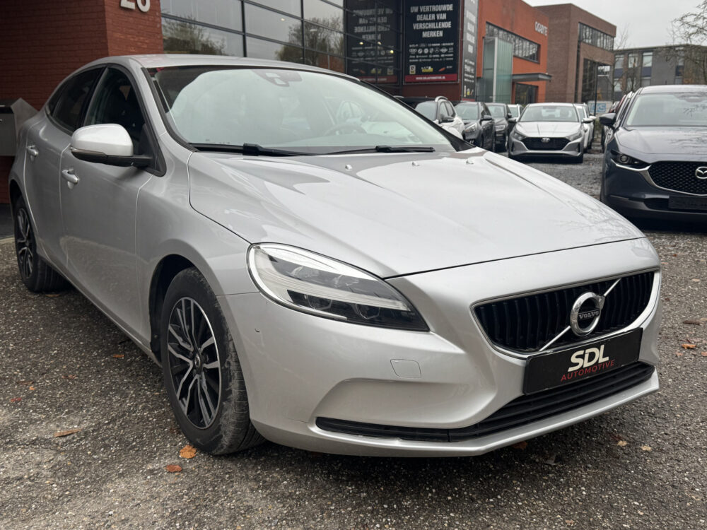 Volvo V40 2.0 T2 Momentum // NAVI // PDC // CLIMA // CRUISE // LED KOPLAMPEN // BLUETOOTH // 2