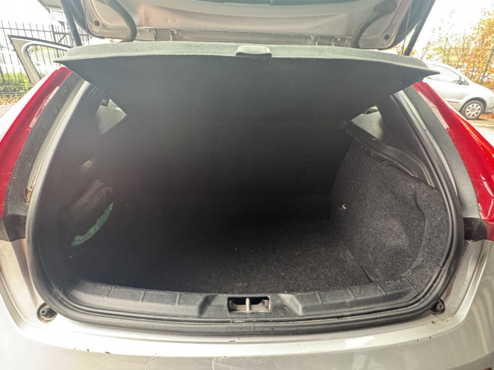 Volvo V40 2.0 T2 Momentum // NAVI // PDC // CLIMA // CRUISE // LED KOPLAMPEN // BLUETOOTH // 27