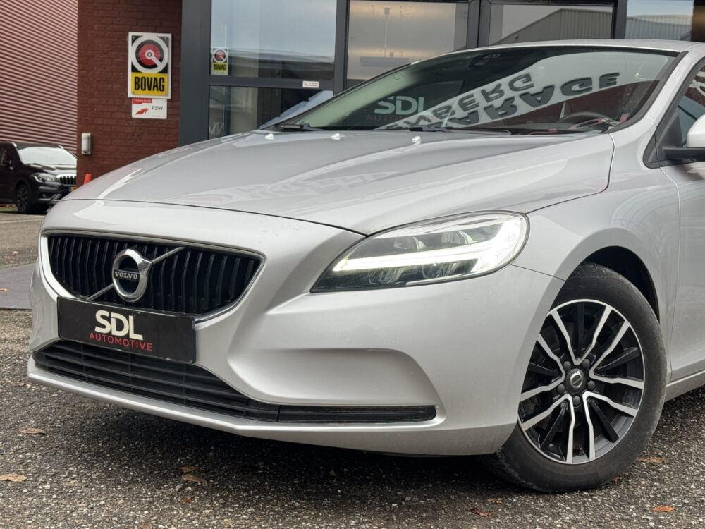 Volvo V40 2.0 T2 Momentum // NAVI // PDC // CLIMA // CRUISE // LED KOPLAMPEN // BLUETOOTH // 6