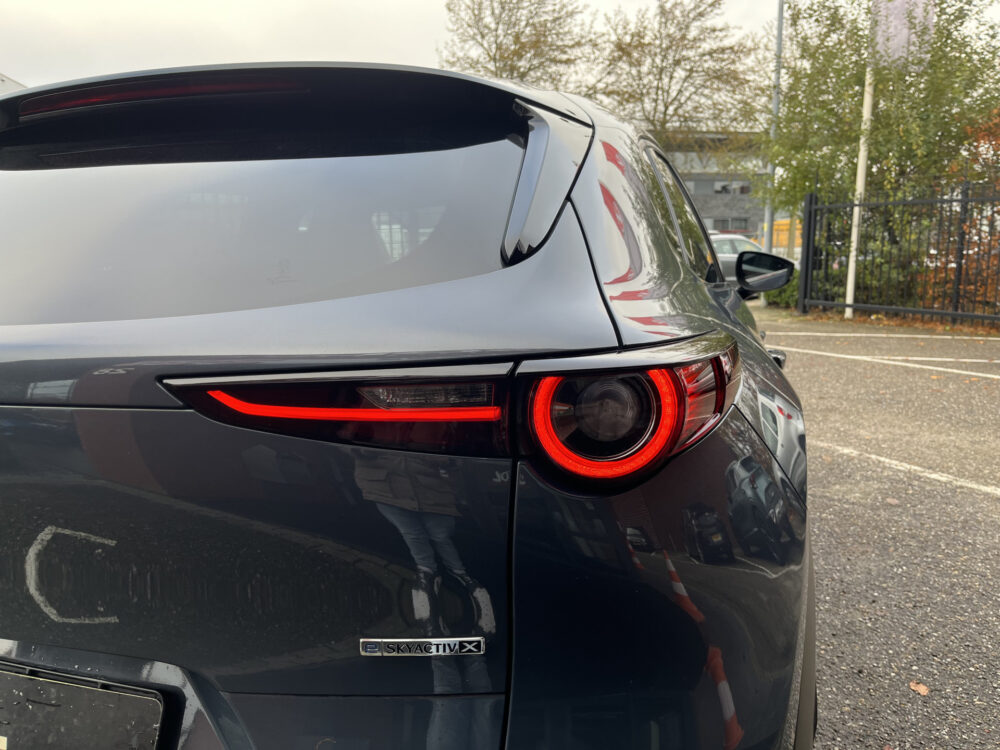 Mazda CX-30 2.0 e-SkyActiv-X M Hybrid Luxury // ADAPT. CRUISE // 360 CAMERA+SENSOREN // BOSE AUDIO // NAVI+CARPLAY // FULL LED // KEYLESS // 12