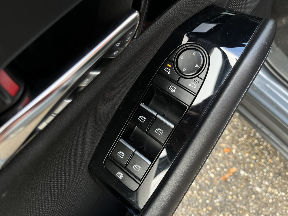 Mazda CX-30 2.0 e-SkyActiv-X M Hybrid Luxury // ADAPT. CRUISE // 360 CAMERA+SENSOREN // BOSE AUDIO // NAVI+CARPLAY // FULL LED // KEYLESS // 18