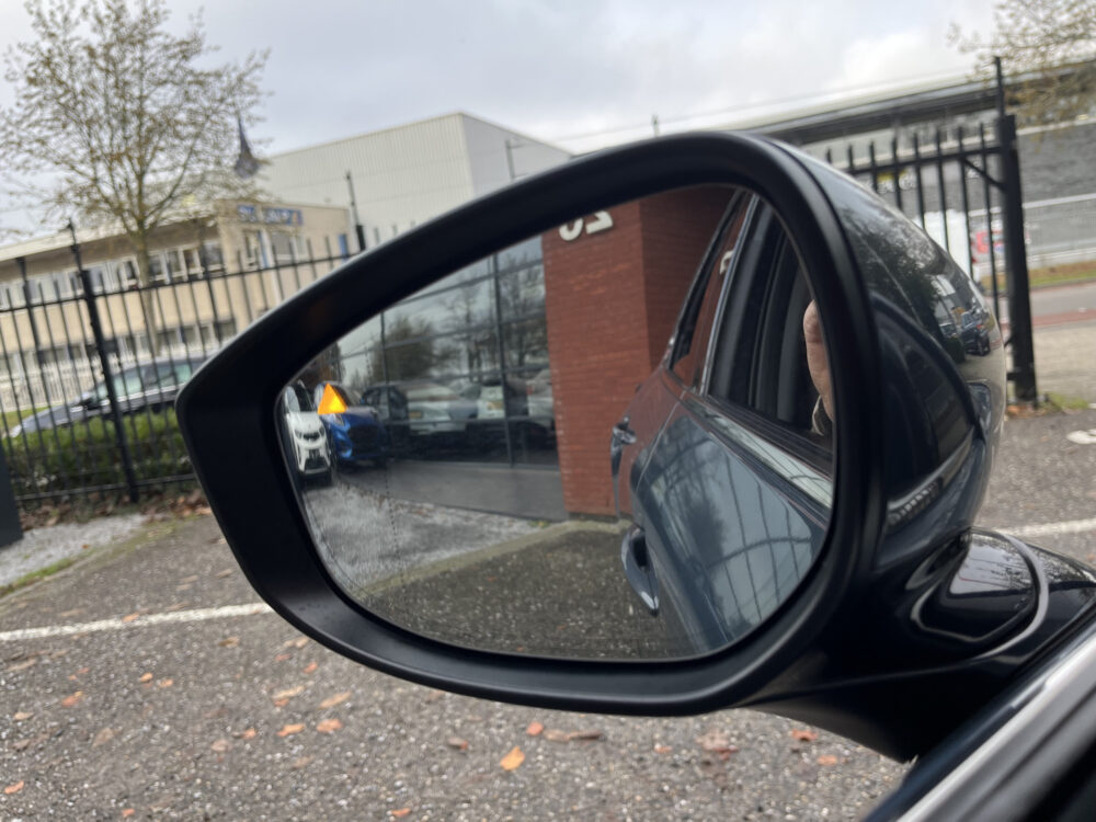 Mazda CX-30 2.0 e-SkyActiv-X M Hybrid Luxury // ADAPT. CRUISE // 360 CAMERA+SENSOREN // BOSE AUDIO // NAVI+CARPLAY // FULL LED // KEYLESS // 19