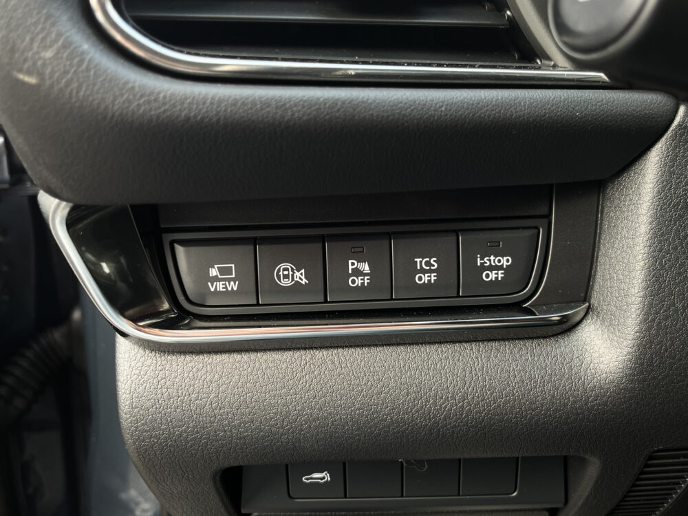 Mazda CX-30 2.0 e-SkyActiv-X M Hybrid Luxury // ADAPT. CRUISE // 360 CAMERA+SENSOREN // BOSE AUDIO // NAVI+CARPLAY // FULL LED // KEYLESS // 21