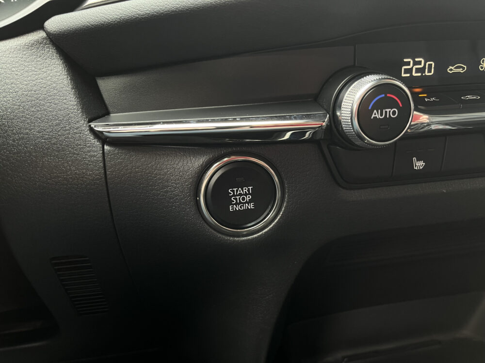 Mazda CX-30 2.0 e-SkyActiv-X M Hybrid Luxury // ADAPT. CRUISE // 360 CAMERA+SENSOREN // BOSE AUDIO // NAVI+CARPLAY // FULL LED // KEYLESS // 26