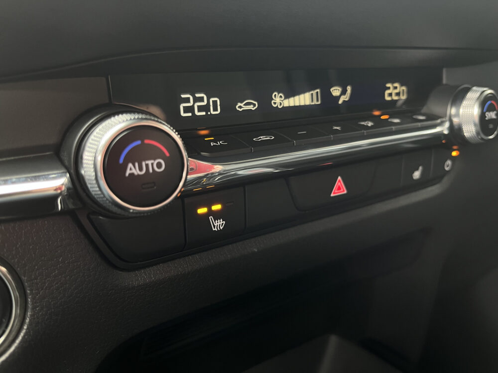 Mazda CX-30 2.0 e-SkyActiv-X M Hybrid Luxury // ADAPT. CRUISE // 360 CAMERA+SENSOREN // BOSE AUDIO // NAVI+CARPLAY // FULL LED // KEYLESS // 27