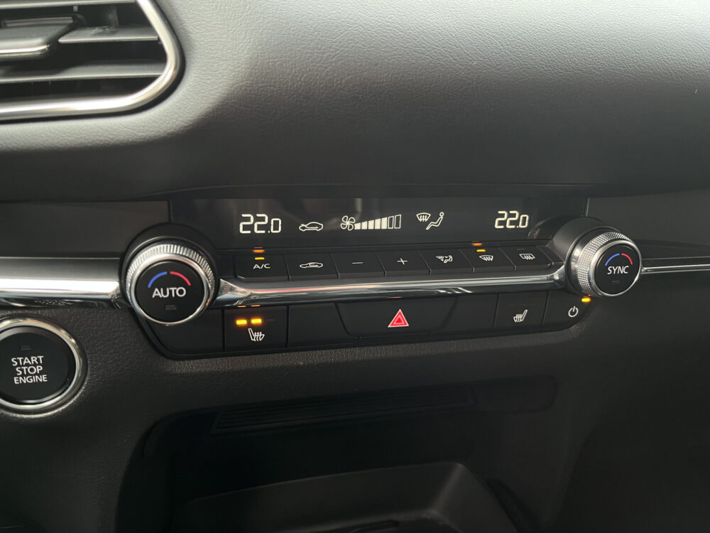 Mazda CX-30 2.0 e-SkyActiv-X M Hybrid Luxury // ADAPT. CRUISE // 360 CAMERA+SENSOREN // BOSE AUDIO // NAVI+CARPLAY // FULL LED // KEYLESS // 28