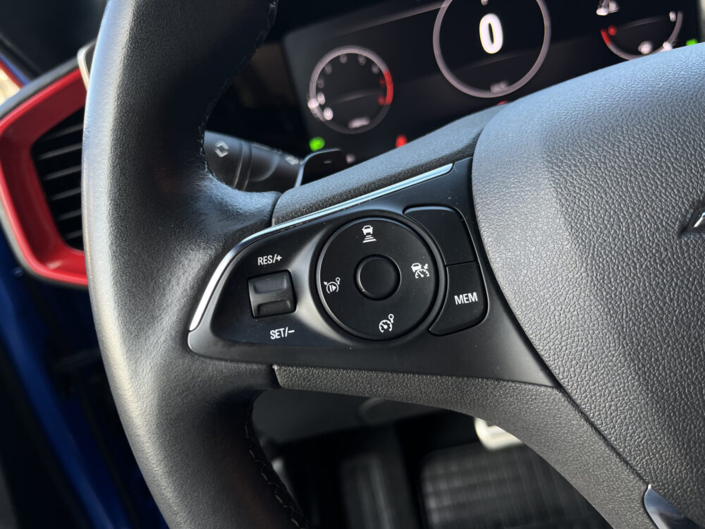 Opel Mokka 1.2 Turbo GS Line // DODEHOEK // ADAPT. CRUISE // CAMERA+SENSOREN // CLIMA // STOELVERWARMING // KEYLESS // 18