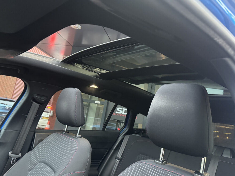 Ford FOCUS Wagon 1.5 EcoBoost ST Line Business // B&O AUDIO // SCHUIF KANTEL DAK // NAVI // CAMERA // TREKHAAK 12