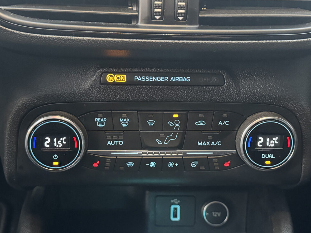 Ford FOCUS Wagon 1.5 EcoBoost ST Line Business // B&O AUDIO // SCHUIF KANTEL DAK // NAVI // CAMERA // TREKHAAK 21