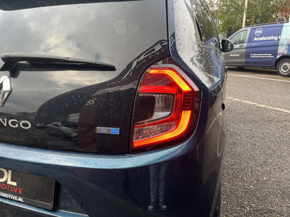 Renault Twingo Z.E. R80 Intens // LED // PARKEERCAMERA // CLIMA // CRUISE // STOELVERWARMING // APPLE-ANDROID AUTO // 12