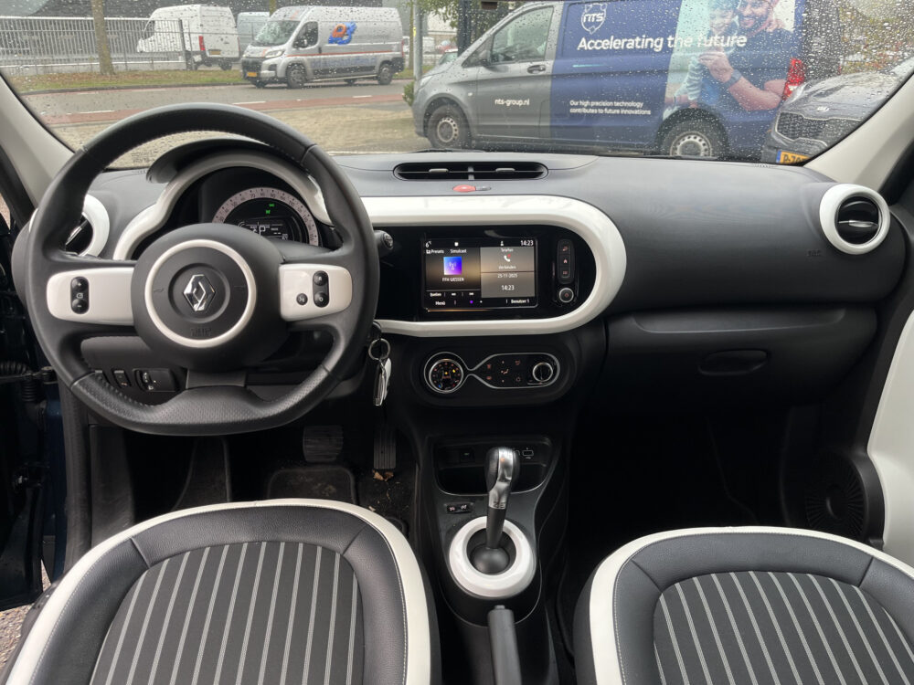 Renault Twingo Z.E. R80 Intens // LED // PARKEERCAMERA // CLIMA // CRUISE // STOELVERWARMING // APPLE-ANDROID AUTO // 16