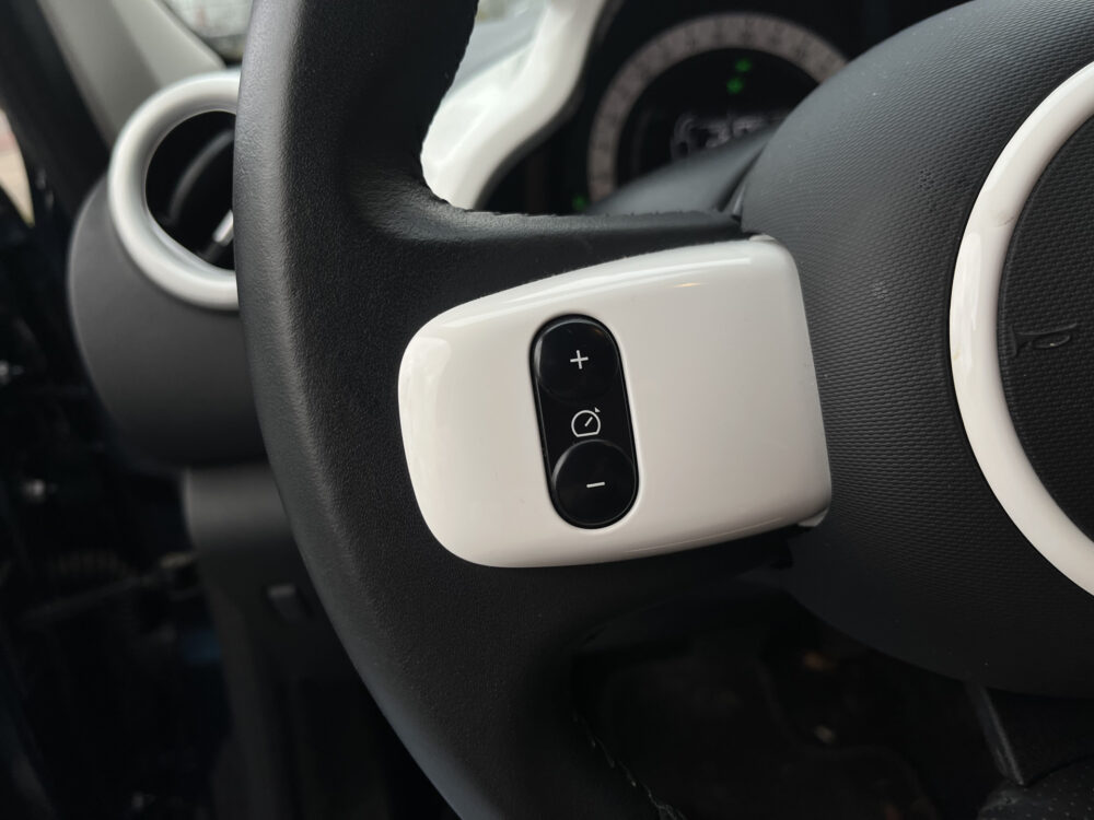Renault Twingo Z.E. R80 Intens // LED // PARKEERCAMERA // CLIMA // CRUISE // STOELVERWARMING // APPLE-ANDROID AUTO // 19