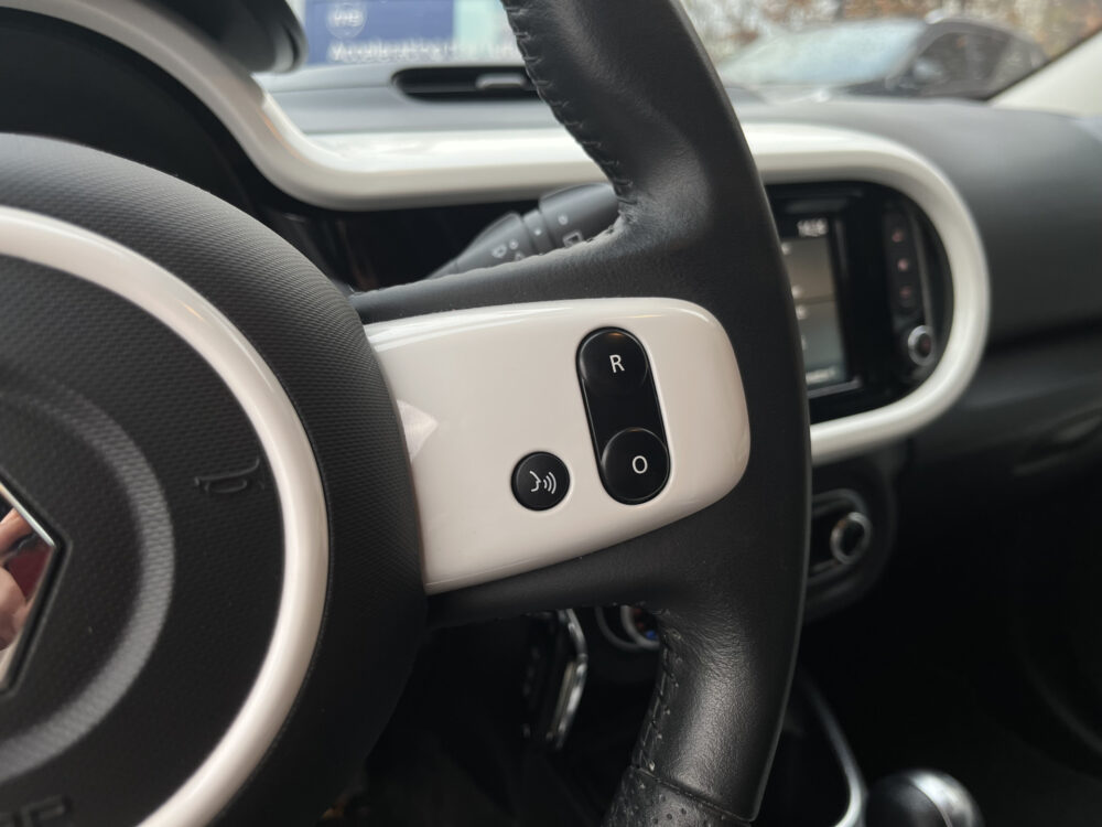 Renault Twingo Z.E. R80 Intens // LED // PARKEERCAMERA // CLIMA // CRUISE // STOELVERWARMING // APPLE-ANDROID AUTO // 21