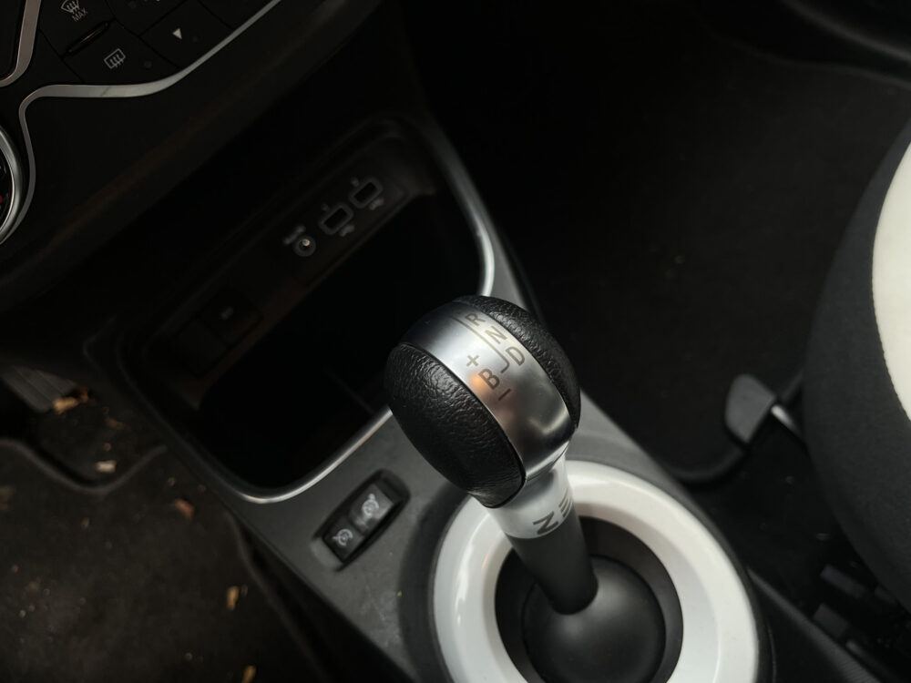 Renault Twingo Z.E. R80 Intens // LED // PARKEERCAMERA // CLIMA // CRUISE // STOELVERWARMING // APPLE-ANDROID AUTO // 24