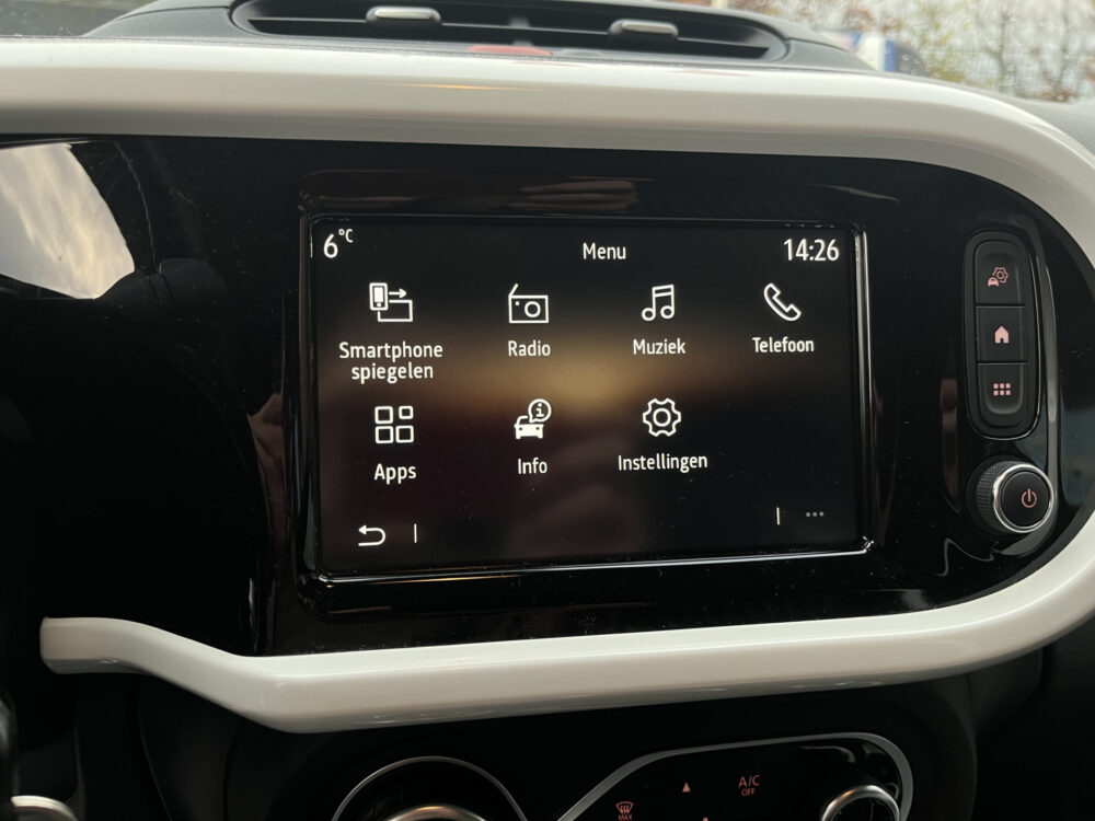 Renault Twingo Z.E. R80 Intens // LED // PARKEERCAMERA // CLIMA // CRUISE // STOELVERWARMING // APPLE-ANDROID AUTO // 30