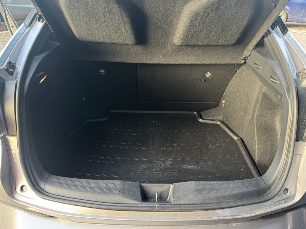 Toyota C-HR 1.8 Hybrid Style // LED VERLICHTING // NAVI // CAMERA // ADAPTIVE CRUISE // CLIMA // DODENHOEK SENSOR // 31