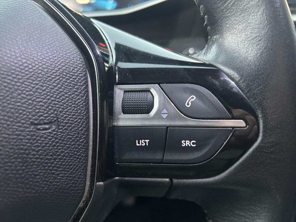 Peugeot 2008 1.2 PureTech Allure // LED // NAVI + CARPLAY // PDC V+A // CAMERA // CLIMA // HALF-LEDER 10