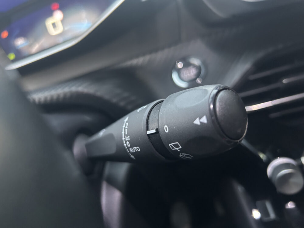 Peugeot 2008 1.2 PureTech Allure // LED // NAVI + CARPLAY // PDC V+A // CAMERA // CLIMA // HALF-LEDER 13