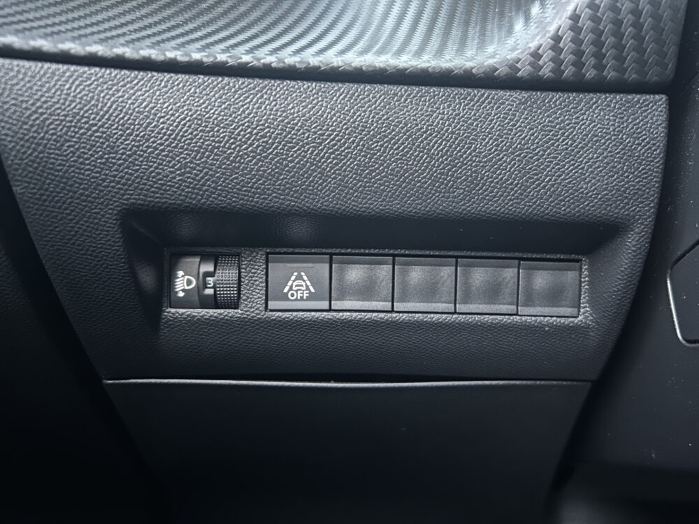 Peugeot 2008 1.2 PureTech Allure // LED // NAVI + CARPLAY // PDC V+A // CAMERA // CLIMA // HALF-LEDER 24