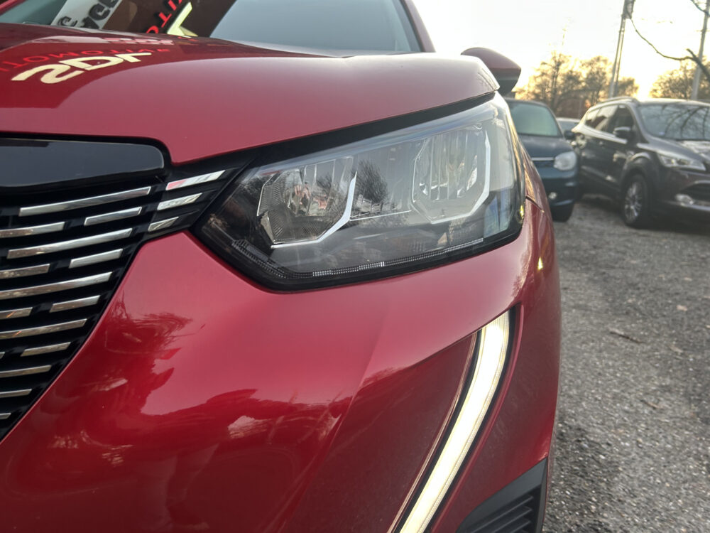 Peugeot 2008 1.2 PureTech Allure // LED // NAVI + CARPLAY // PDC V+A // CAMERA // CLIMA // HALF-LEDER 25