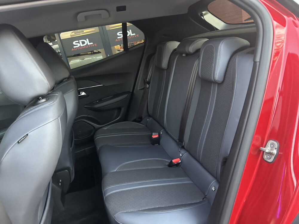 Peugeot 2008 1.2 PureTech Allure // LED // NAVI + CARPLAY // PDC V+A // CAMERA // CLIMA // HALF-LEDER 28