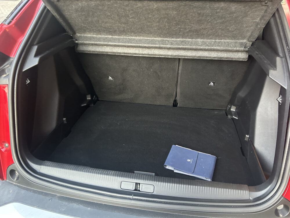 Peugeot 2008 1.2 PureTech Allure // LED // NAVI + CARPLAY // PDC V+A // CAMERA // CLIMA // HALF-LEDER 29