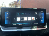 Peugeot 2008 1.2 PureTech Allure // LED // NAVI + CARPLAY // PDC V+A // CAMERA // CLIMA // HALF-LEDER 52