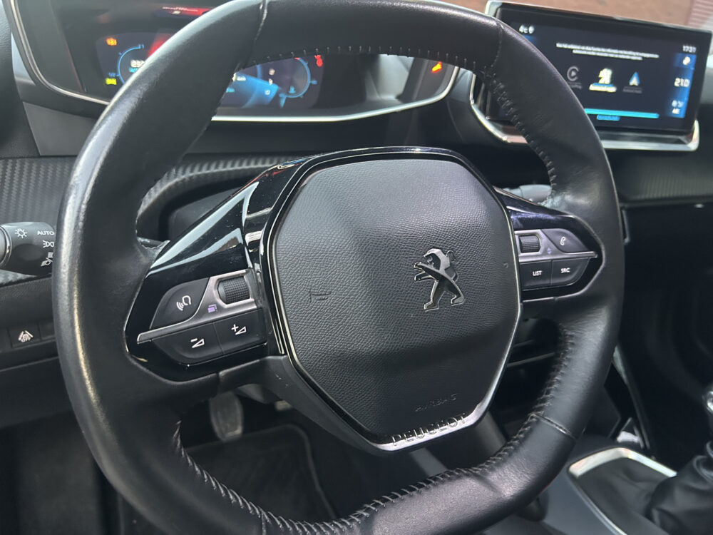 Peugeot 2008 1.2 PureTech Allure // LED // NAVI + CARPLAY // PDC V+A // CAMERA // CLIMA // HALF-LEDER 6