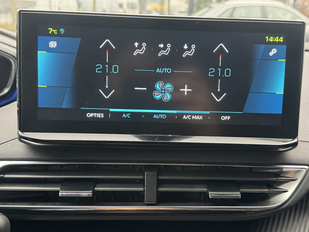 Peugeot 3008 1.6 HYbrid 225 Allure // NAVI // CAMERA // CLIMA // CRUISE // STOELVERWARMING // APPLE CARPLAY - ANDROID AUTO // 19