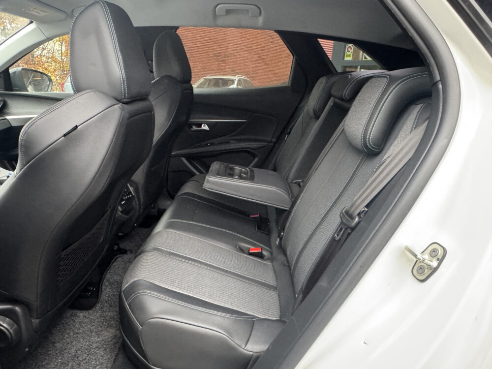 Peugeot 3008 1.6 HYbrid 225 Allure // NAVI // CAMERA // CLIMA // CRUISE // STOELVERWARMING // APPLE CARPLAY - ANDROID AUTO // 9