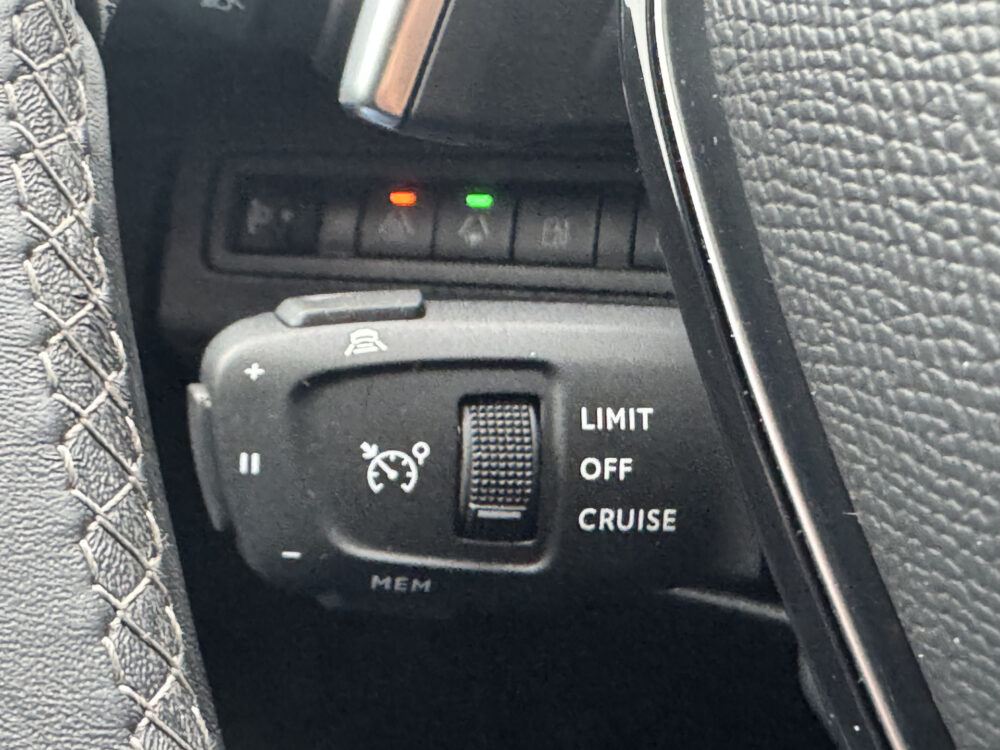 Peugeot 3008 1.6 HYbrid 225 Allure // ADAPTIVE CRUISE // CAMERA // NAVI // STOELVERWARMING // CLIMA // 12